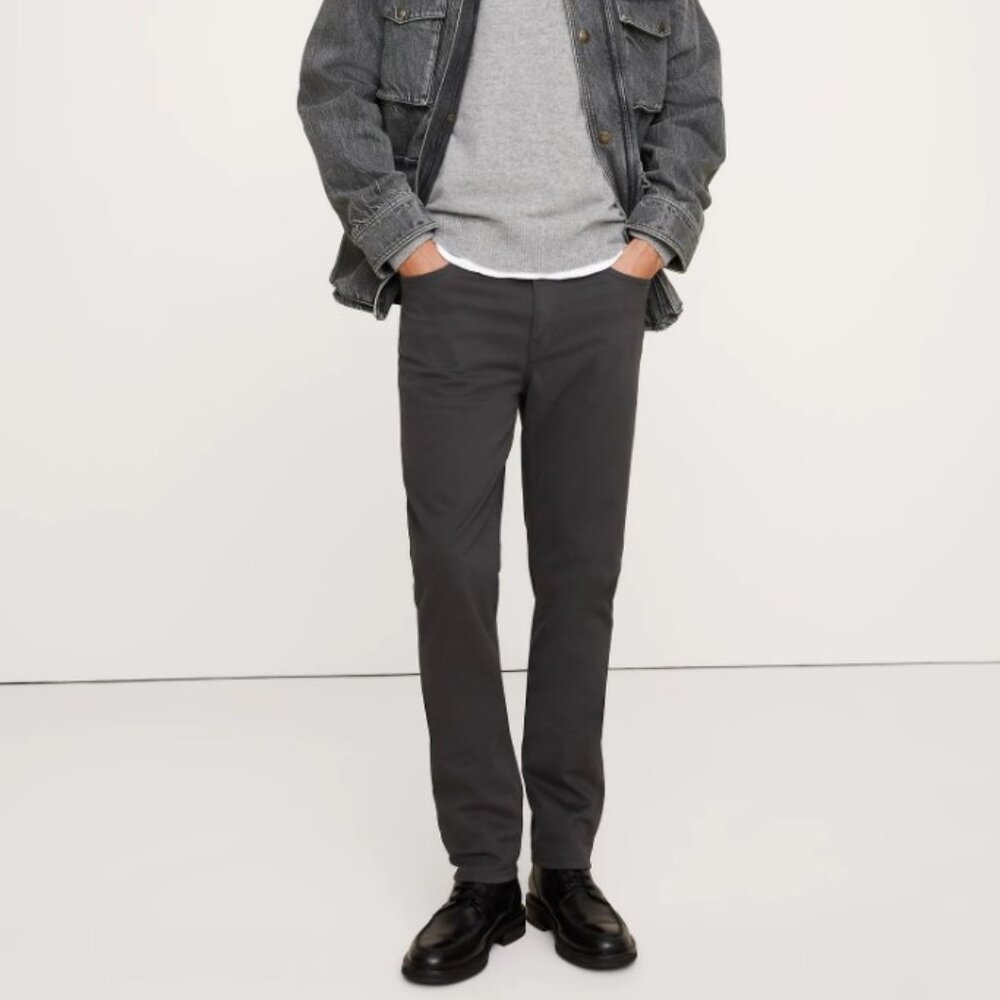 Like New Men's Banana Republic Traveler Pants/Chinos - Slim Fit - 32X34